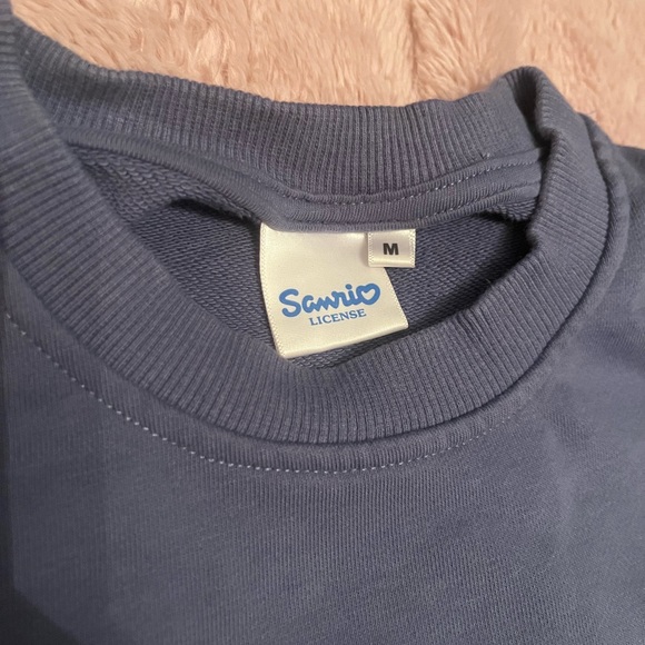 Hello kitty crewneck ๐ - Picture 3 of 6